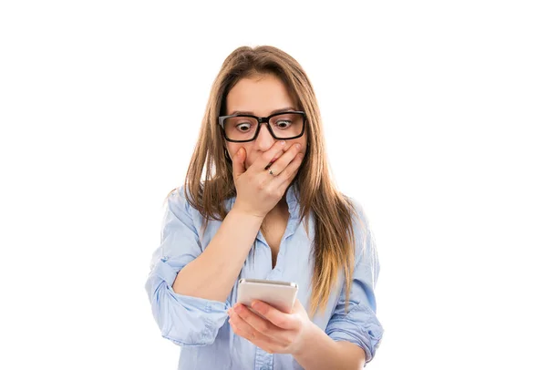 Mujer Casual Joven Gafas Que Ven Súper Sorprendidos Sorprendidos Mientras — Foto de Stock