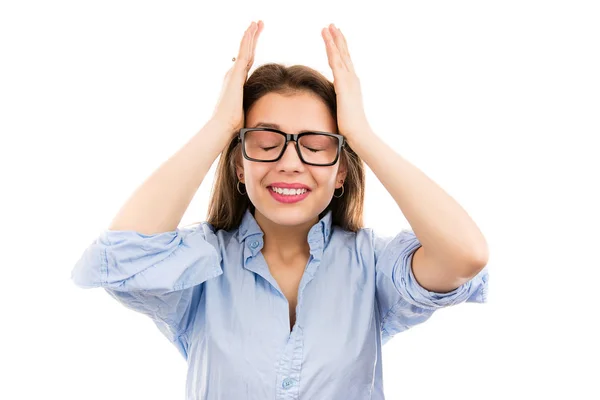 Giovane Donna Frustrato Sconvolto Occhiali Spremitura Testa Con Mani Infelice — Foto Stock