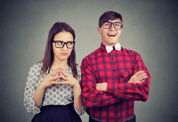 Pareja Joven Diferentes Personajes Con Alegre Hombre Feliz Gruñona Mujer —  Fotos de Stock