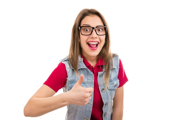 Mujer Bastante Expresiva Gafas Mostrando Pulgar Hacia Arriba Guiñando Ojo — Foto de Stock