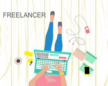 Rahat koşullarda dizüstü bilgisayarda çalışan kadının vektörü. 