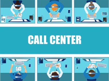 Bir çağrı merkezi operatöründe çalışan kulaklıklı çalışanların olduğu ofis bölmelerinin üst görüntüsünü yönlendir 