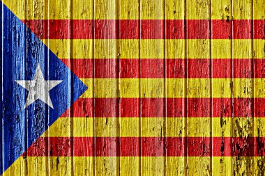 Ahşap çerçeveye Katalan bağımsızlık hareketi bayrağı