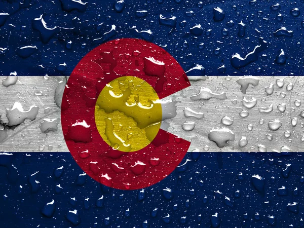 Colorado bayrağı ve yağmur damlaları