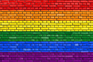 LGBT hareketinin bayrağı tuğla duvara boyanmış