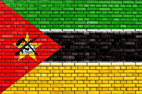 모잠비크의 국기가 해졌다 — 스톡 사진