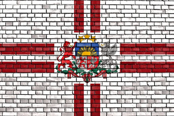 Flaga Prezydencka Łotwy Malowana Ceglanym Murze — Zdjęcie stockowe
