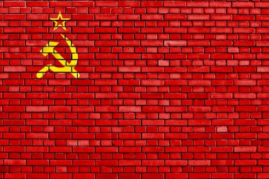 Sovyetler Birliği bayrağı tuğla duvara boyanmış