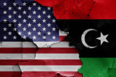 Kırık duvarda ABD ve Libya bayrakları