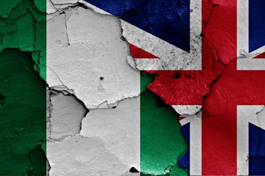 Kırık duvarda Nijerya ve İngiltere bayrakları