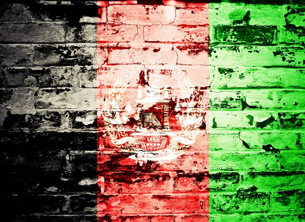 挂在砖墙上的阿富汗国旗 — 图库照片