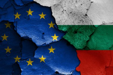 Kırık duvara AB ve Bulgaristan bayrakları
