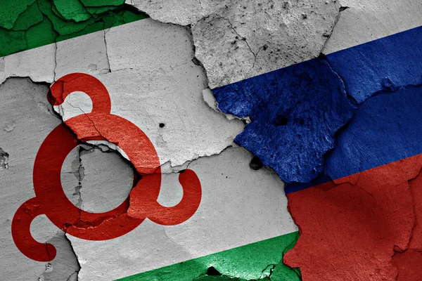 Zászló Ingusföld Oroszország Festett Repedt Falra — Stock Fotó