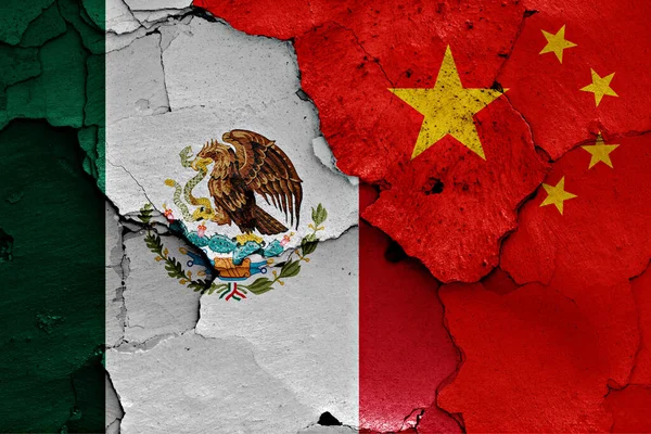 Flaggor Mexiko Och Kina Målade Spruckna Väggen — Stockfoto
