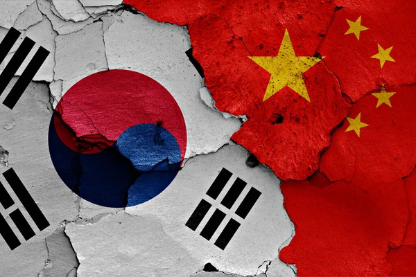 Flags South Korea China Painted Cracked Wall — Stock Photo, Image