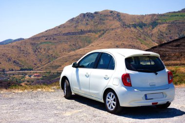 Araba Cerbere Banyuls, Akdeniz, Pyrenees Orientales, Fransa'nın deniz yedekte kayalık sahil karşı