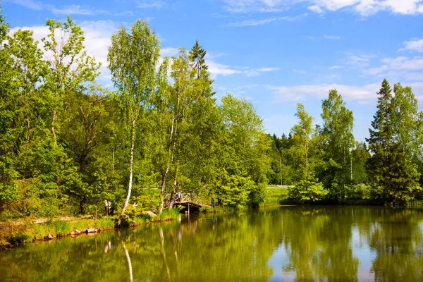 Abramtsevo Región Moscú Rusia Junio 2018 Los Turistas Caminan Parque —  Fotos de Stock