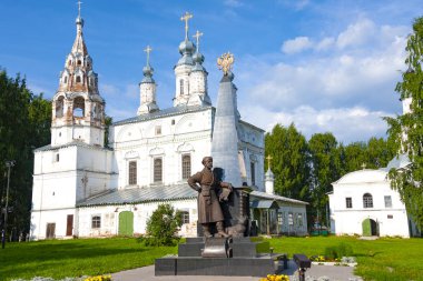 Veliky Ustyug, Vologda region, Rusya Federasyonu - 11 Ağustos 2016: Erofei Pavloviç Khabarov Veliky Ustyug, Vologda regio Komsomol meydanında anıt