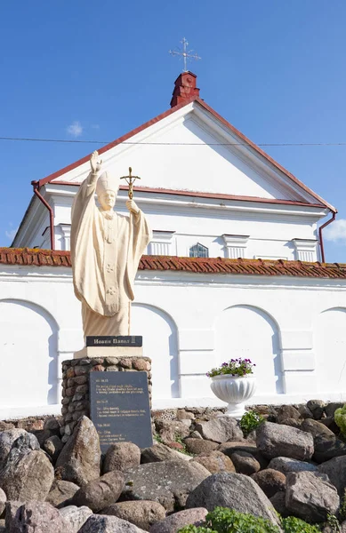 Mosar Λευκορωσία Αυγούστου 2018 Εκκλησία Αγίας Άννας Και Άγαλμα Του — Φωτογραφία Αρχείου