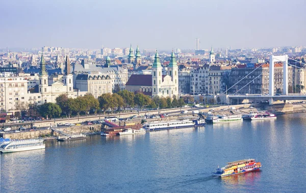 Budapest Hungary November 2015 Embankment Danube Gellert Hill Budapest Hungary — Stock Photo, Image