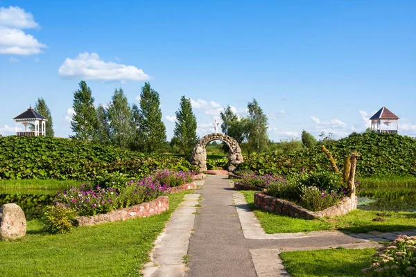 Prachtig Park Wih Sculpturen Vijver Buurt Van Annakerk Mosar Wit — Stockfoto