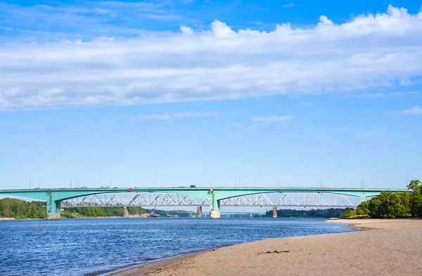 Central City Strand Van Jaroslavl Moskou Brug Zomerochtend Rusland — Stockfoto