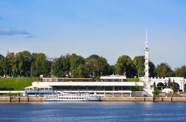 Yaroslavl Russia Agosto 2018 Paesaggio Urbano Estivo Fiume Volga Stazione — Foto Stock