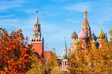 Katedral, Vasily (Aziz Basil Katedrali) mübarek ve işçinin kule Moskova Kremlin. Rusya