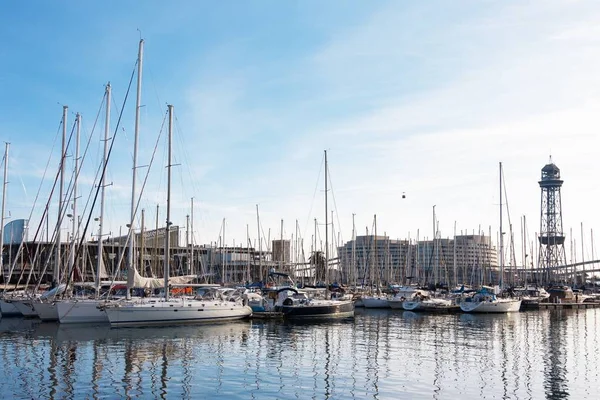 Port Vell in Barcelona, old harbor of Barcelona with sports boats and yachts — Stock Photo, Image