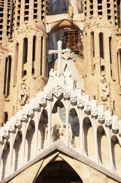Igreja da Sagrada Família com novos detalhes. Projetado por Antoni Gaudi, Patrimônio Mundial da UNESCO — Fotografia de Stock
