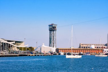 Port Vell, Maremagnum ticari merkezi ve teleferik Kulesi ile Barcelona