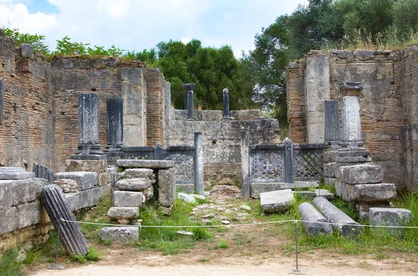Building remains at ancient Olimpia archaeological site in Greece — Stock Photo, Image