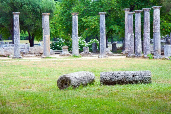 Residui di edifici nell'antico sito archeologico Olimpia in Grecia — Foto Stock