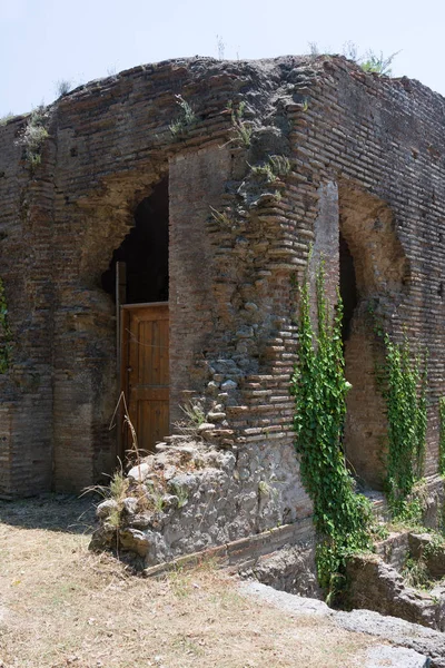 Residui di edifici nell'antico sito archeologico Olimpia in Grecia — Foto Stock