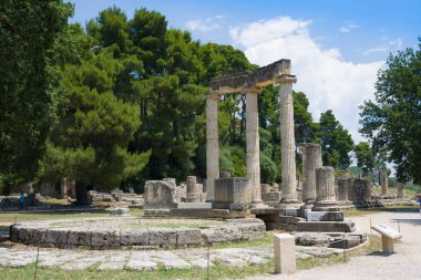 Yunanistan'da antik Olimpia arkeolojik site bina kalır