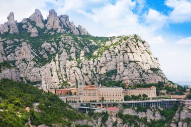 Montserrat Manastırı. Santa Maria de Montserrat, Montserrat, İspanya 'nın Katalonya eyaletinde yer alan bir manastır.