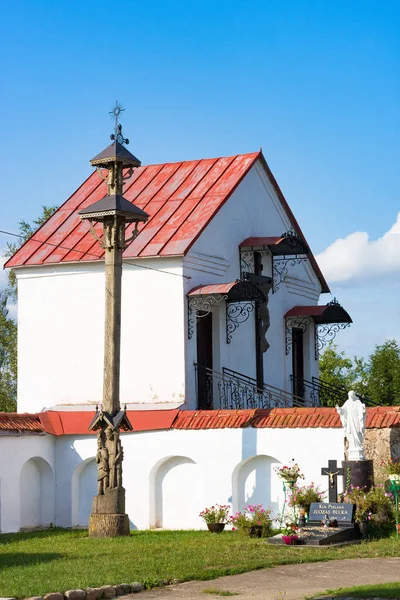 Παρεκκλήσι της μητέρας της Οστουμπράμα κοντά στην εκκλησία της Αγίας Άννας στο Mosar της Λευκορωσίας. — Φωτογραφία Αρχείου