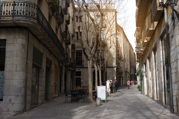 Strada stretta nel centro storico. Girona, Catalogna, Spagna — Foto Stock