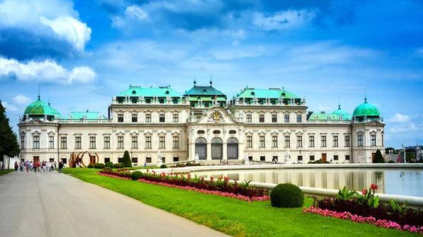 Belvedere Palace voor regen. Wenen, Oostenrijk — Stockfoto
