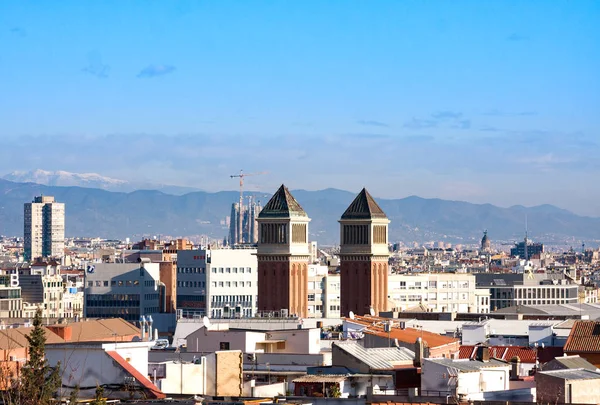 晴れた日の丘モンジュイックからのバルセロナのダウンタウンの眺め — ストック写真