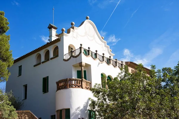 Trias House é um edifício residencial estilo Art Nouveau, que é construído no território do Parque Guel — Fotografia de Stock