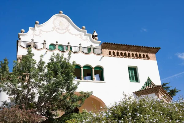 Trias House to secesyjny budynek w stylu secesyjnym, zbudowany na terenie parku Guel — Zdjęcie stockowe