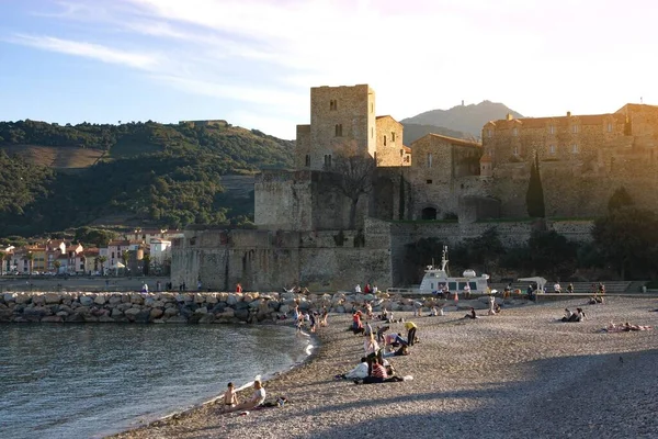 Collioure Francia Febrero 2020 Ciudad Playa Fortaleza Collioure Tarde Soleada —  Fotos de Stock