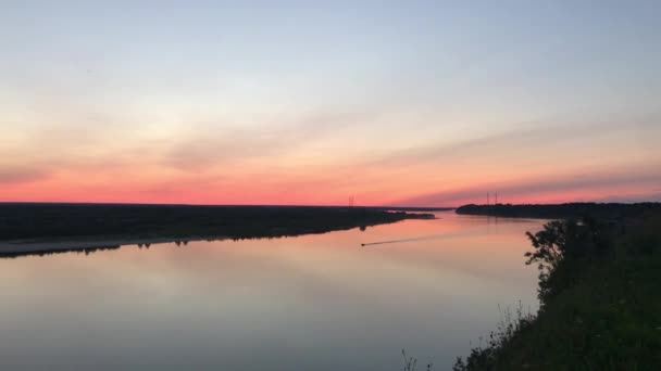 Paseos Barco Solitario Largo Del Río Atardecer Región Arhangelsk Dvina — Vídeos de Stock