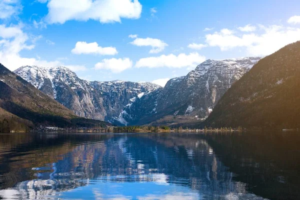 Вид Ідилічні Альпійські Гори Озеро Сонячний Зимовий Ранок Галльштаті Австрія — стокове фото