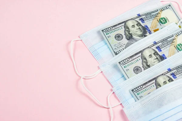 Голубые Медицинские Маски Доллары Пинке Помогать Бедным Странам Деньгами Маслом — стоковое фото