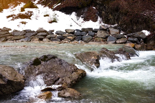 Szybka Rzeka Wąwozie Duże Kamienie Bankach Partnachklamm Słynny Kierunek Turystyczny — Zdjęcie stockowe