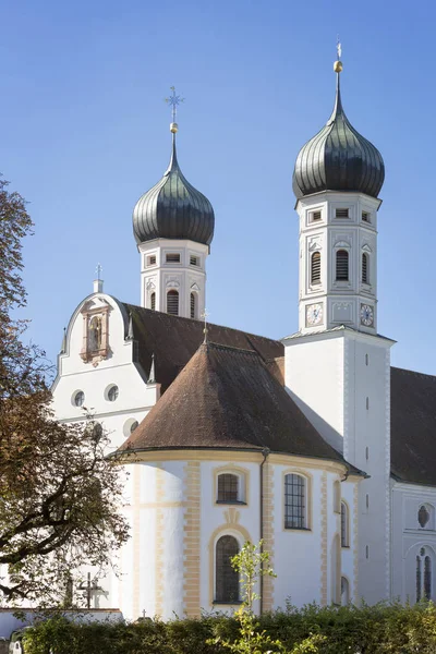 Benediktbeuern 修道院在巴伐利亚 在秋天 — 图库照片