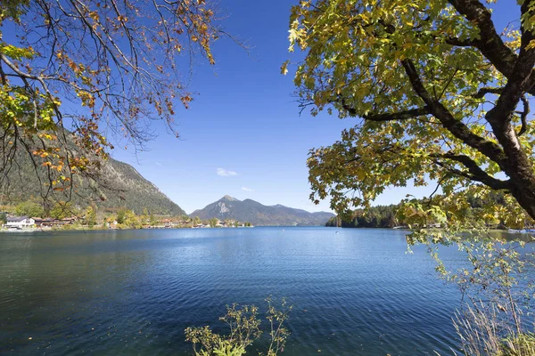 Λίμνη Walchensee Στη Βαυαρία Γερμανία Φθινόπωρο — Φωτογραφία Αρχείου