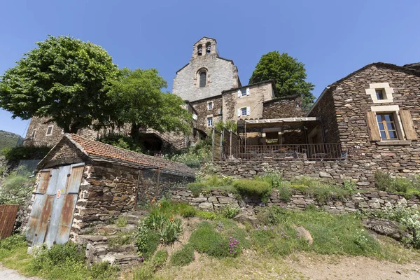 南フランスの山 Thines 村の教会 — ストック写真
